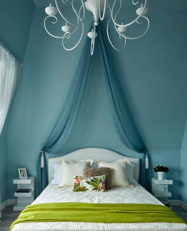 Спальня в синьому кольорі: як створити затишний і теплий інтерєр в холодній гаммі