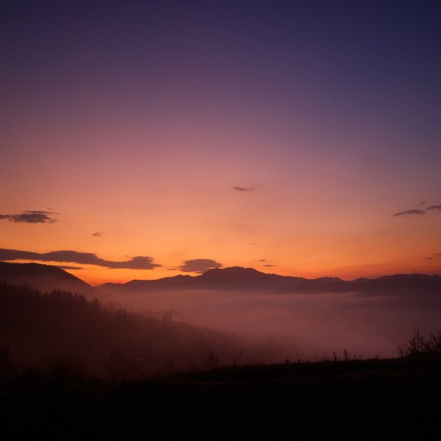 Осінній ранок у Карпатах: приголомшливі фото гір, які надихнуть вас на подорож - фото 359429