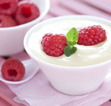 Дієтологи викрили головний міф про йогурт