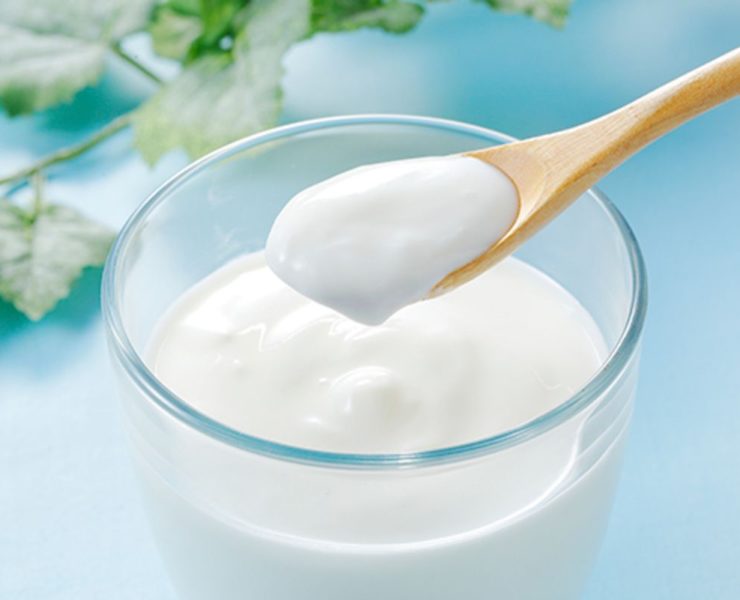 Вчені виявили, що наявність у раціоні жінок натурального йогурту зменшує ризик розвитку у них раку молочних залоз