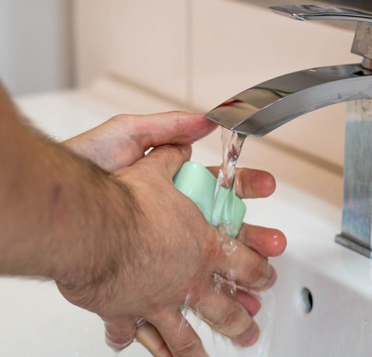 Майже 90% людей не вміють правильно мити руки. Розповідаємо, як потрібно