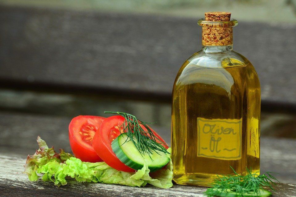 Вчені виявили, що для захисту мозку від деменції необхідно додавати у їжу оливкову олію