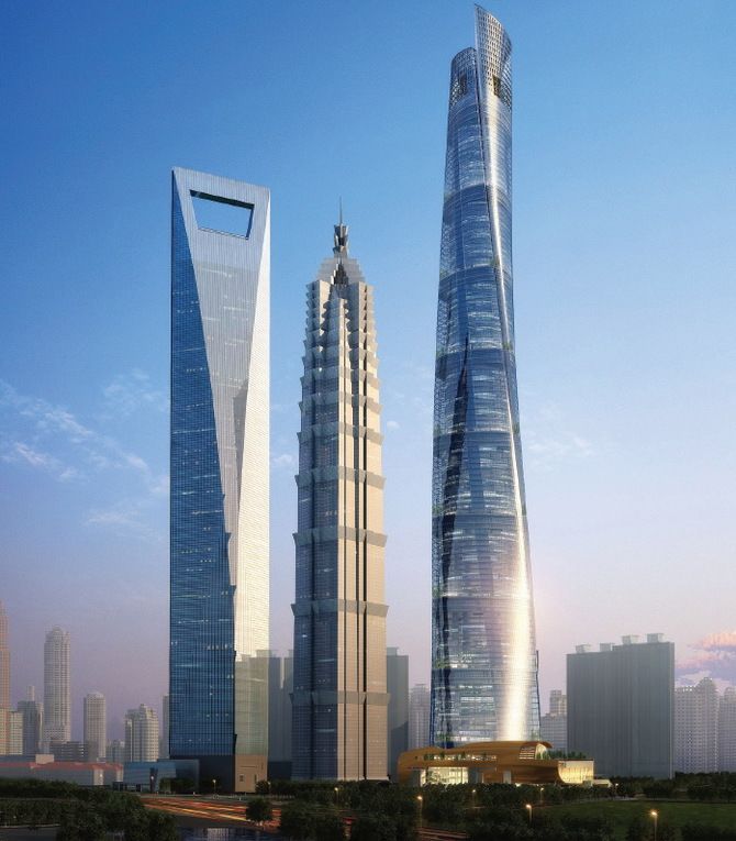 Шанхайська вежа в Китаї