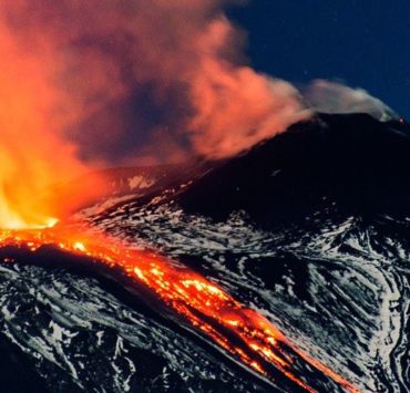 Гарно до жаху: 5 вулканів планети, які раптово прокинулися