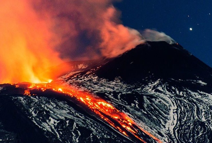 Гарно до жаху: 5 вулканів планети, які раптово прокинулися