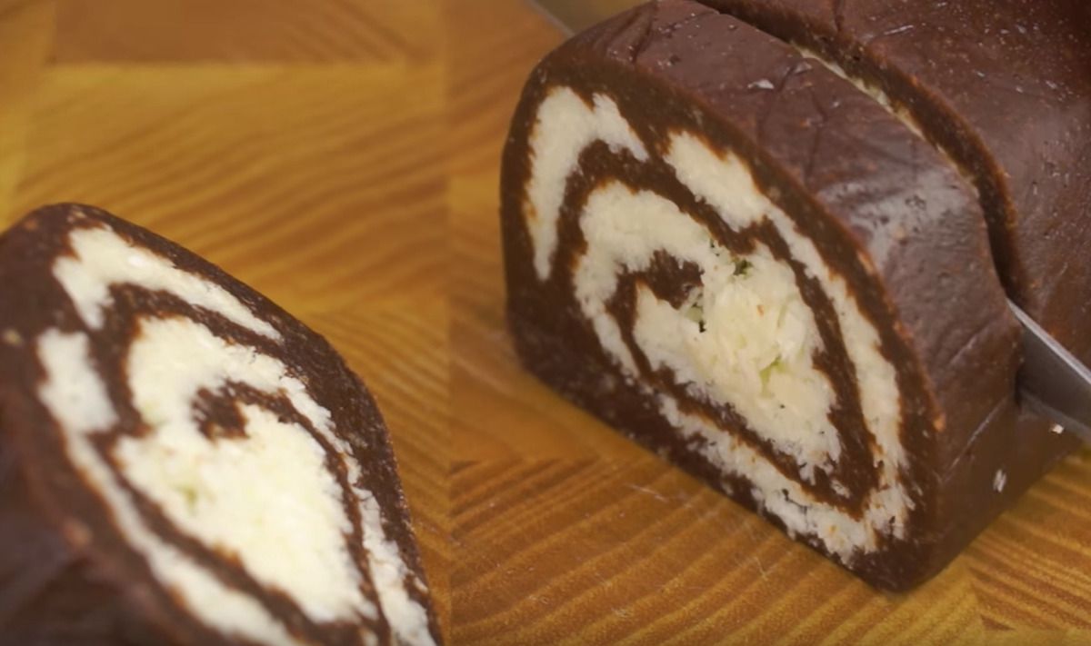 Шоколадна ковбаска з кокосовою начинкою "Баунті" — не десерт, а райська насолода
