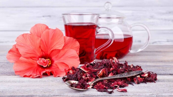 4 вагомі причини пити чай каркаде щодня