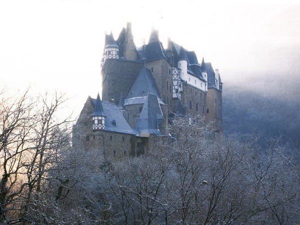 Дивовижний замок Бург Ельц, перлина німецьких замків (2)