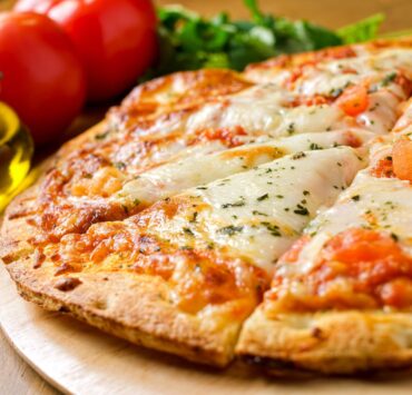 Рецепт тонкого і м’якого тіста для піци «Як в піцерії». Не гірша за ту, що ми пробували в Італії!