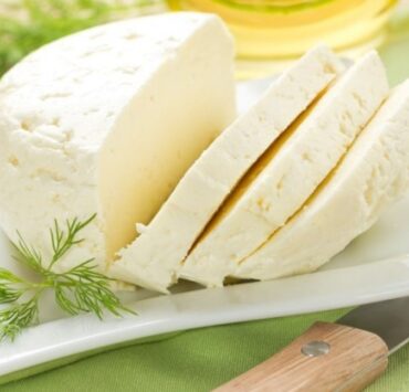 Твердий сир з молока, сметани і яєць “Як сулугуні”