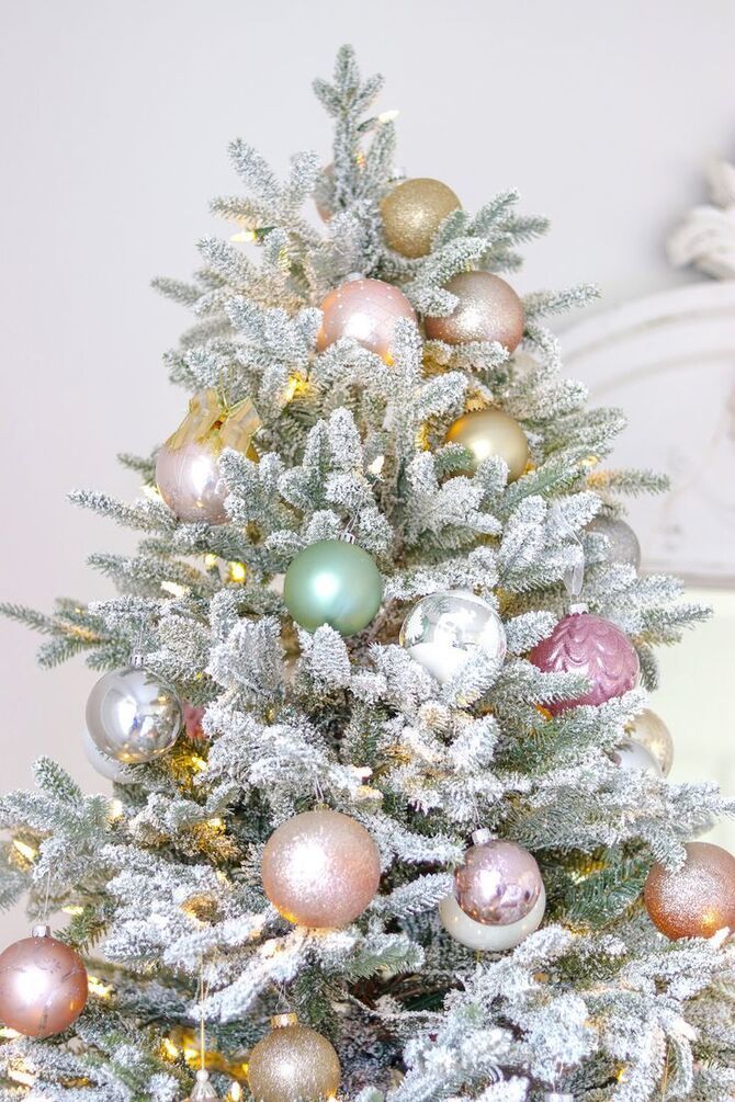 Різдвяний декор: 40 казкових ідей прикрашання маленької ялинки 14