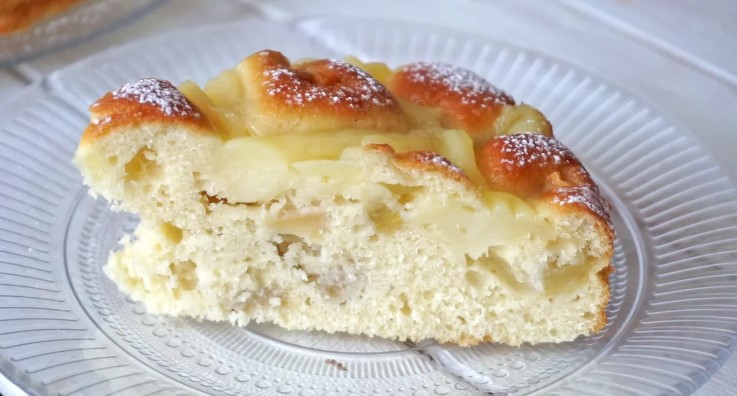 Рецепт ніжного пирога з яблуками і заварним кремом