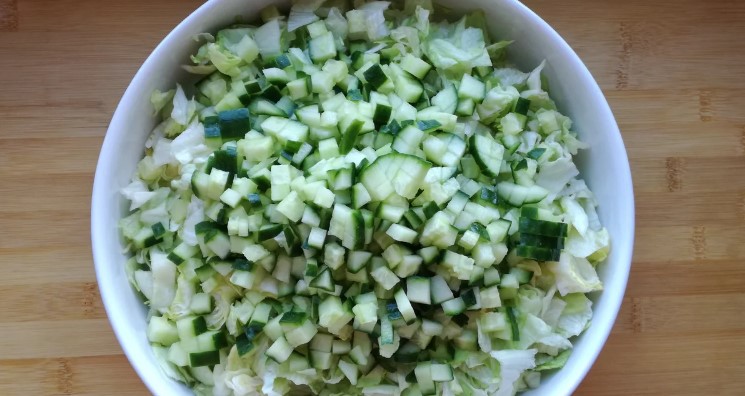 Салат з крабовими паличками за 5 хвилин. Легкий, смачний і дуже швидкий в приготуванні
