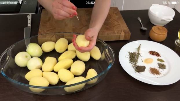 Як просто і дуже смачно нагодувати сім'ю? Приготуйте картоплю