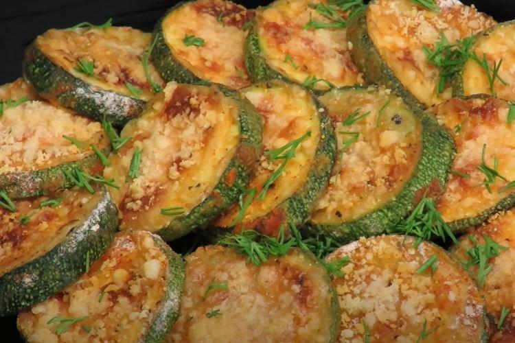 10 простих і смачних рецептів кабачків в духовці