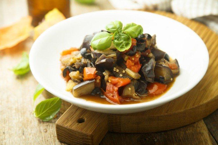20 рецептів баклажанів з помідорами, які урізноманітнять ваше меню