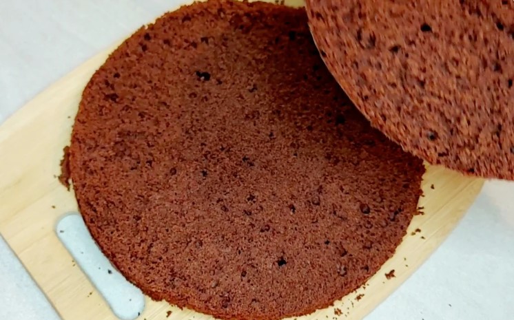 Рецепт шоколадного торта з незвичайним кремом-суфле. Справиться кожен!