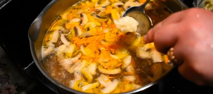 Бабуся навчила готувати суп, який їдять всі: і чоловік і діти, і добавки просятьс