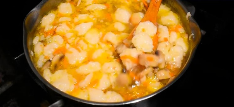 Бабуся навчила готувати суп, який їдять всі: і чоловік і діти, і добавки просятьс