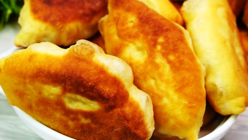 Швидке тісто для пиріжків на кефірі: виходять пишні, при смаженні не вбирають олію
