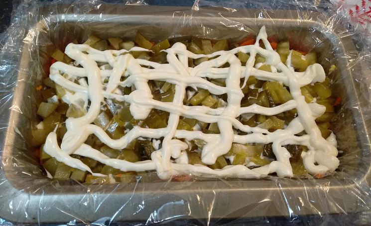 Багатошаровий салат з куркою "Святковий"