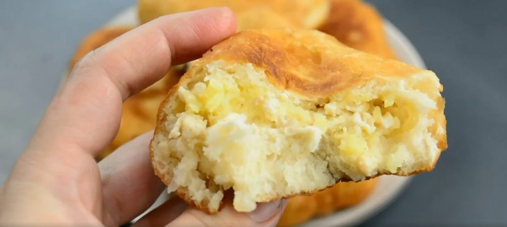 Пиріжки з картоплею із незвичайного тіста. Начинка дивує своєю ситністю