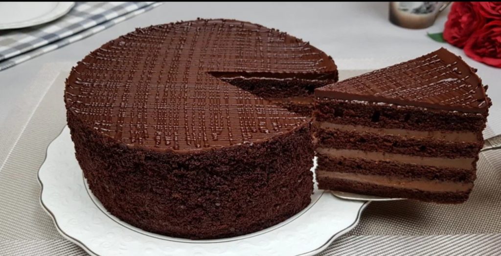 Шоколадний торт Рижанка: ніжний, м'який, просочений. Просто та швидко готується