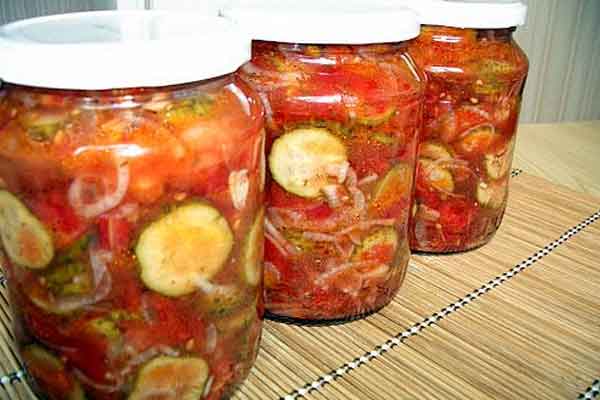 Рецепти салатів з часточками помідорів. Смачно перезимуємо