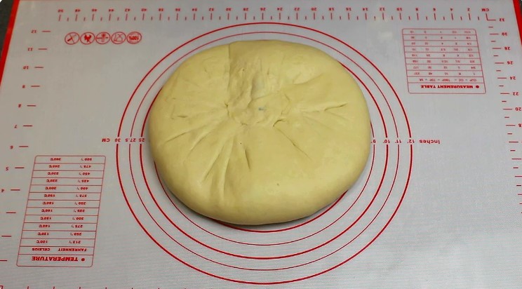 Простий пиріг на сковороді з картоплею та сиром