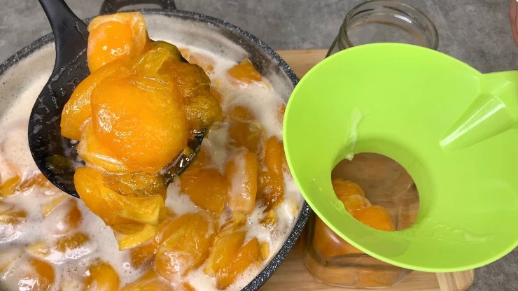 Готую "Янтарне" варення з абрикосів на зиму: яскраве, насичене та дуже смачне