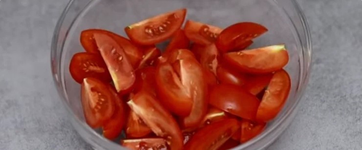 Ну яка смачна закуска виходить: помідори за літнім рецептом