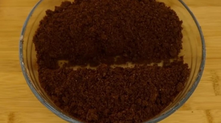 Справжня знахідка, а не просто пиріг: шоколадна випічка з ніжною сирною начинкою