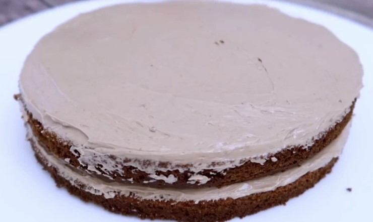 «Найсмачніший і найлінивіший шоколадний десерт»: торт Прага по-домашньому (рецепт за копійки)