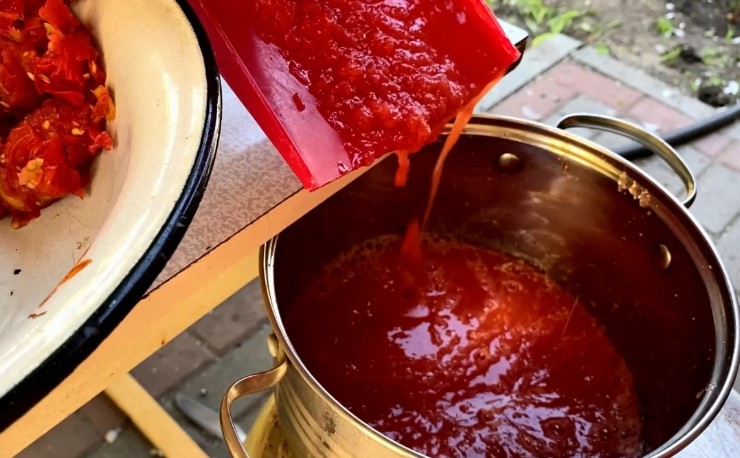 Смачний домашній томатний сік на зиму: Щороку так закриваємо