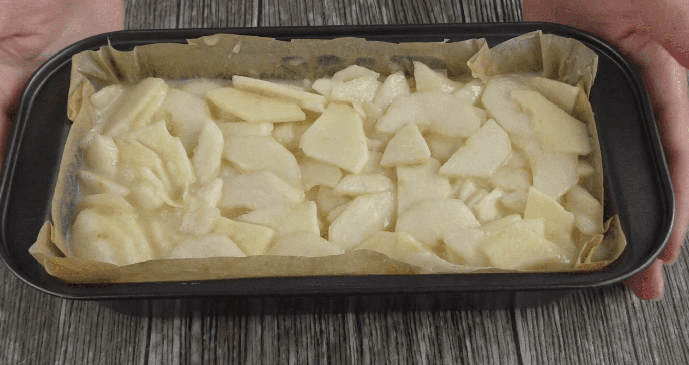 Яблучний пиріг "Невидимка": при випіканні тісто перетворюється на крем, найкращий пиріг з яблук, який я їла - багато начинки та мало тіста