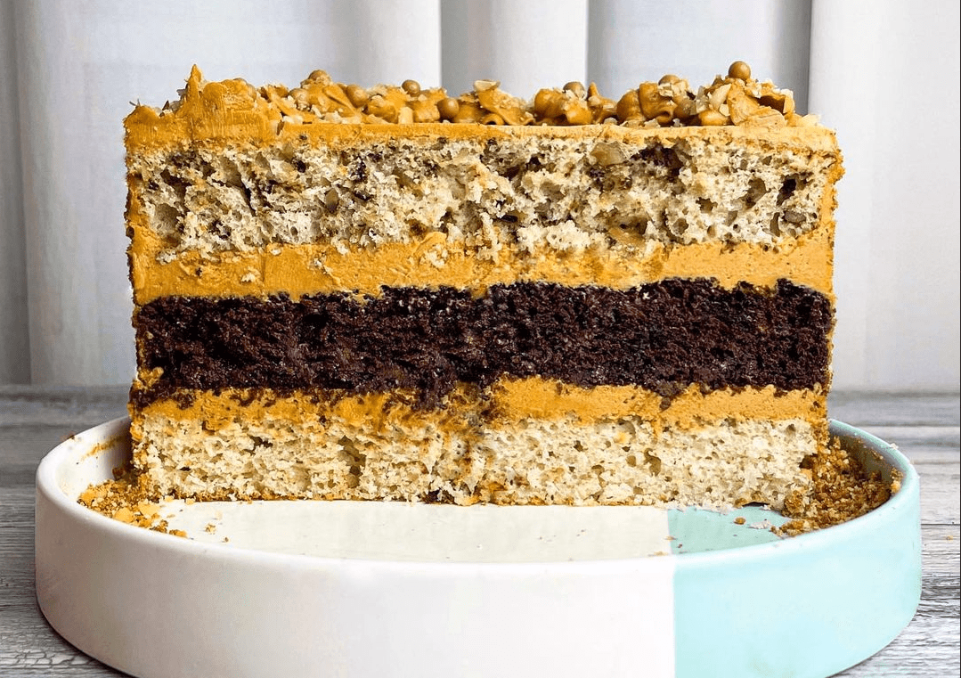 Домашній торт "Три богатиря": готуємо дуже смачний, ароматний і пишний тортик з трьома смаками бісквіту і "карамельним" кремом