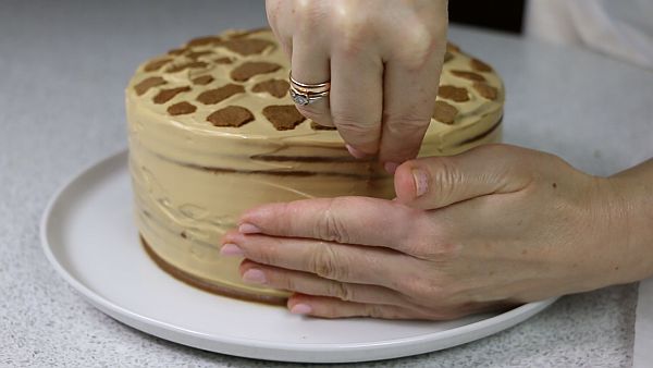 Домашній медовий торт «Корівка»: простий та неймовірно смачний торт, який повинен бути у вас у записничку