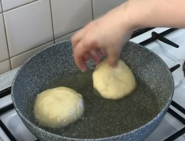 Пончики (пампухи) із заварним кремом - дуже смачний рецепт, який сподобається всім