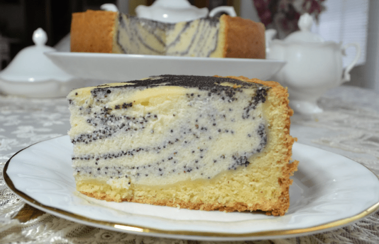 Пісочний пиріг з сирно-маковою начинкою: найкращий рецепт неймовірно смачної випічки