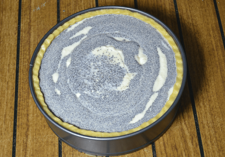 Пісочний пиріг з сирно-маковою начинкою: найкращий рецепт неймовірно смачної випічки