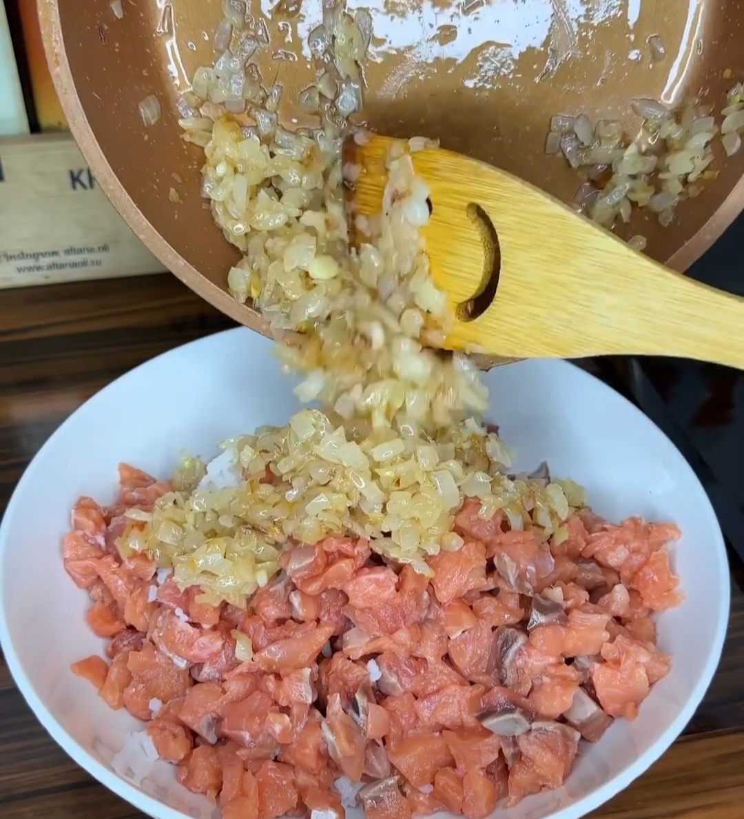 Неймовірно смачні булочки з рибою і рисом: готуються дуже просто, а результат шикарний