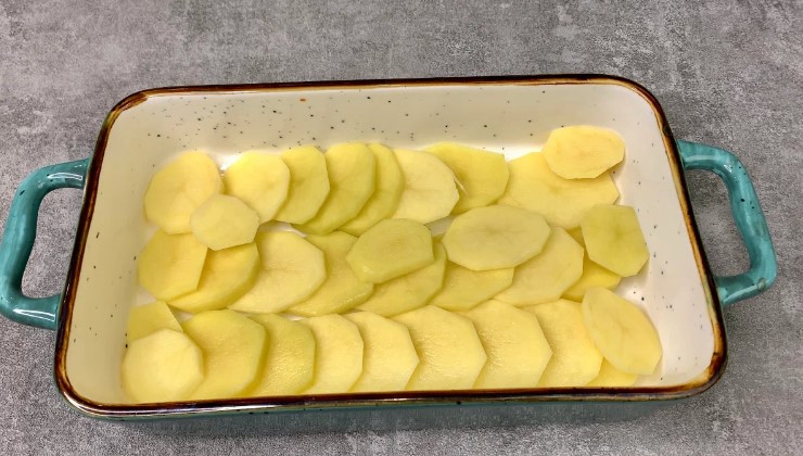 Як я готую картоплю з куркою в духовці і подаю на обід чи вечерю